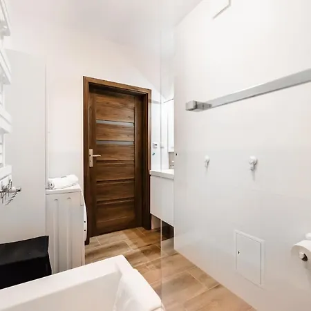 Malborska Lovely By Bookinghost